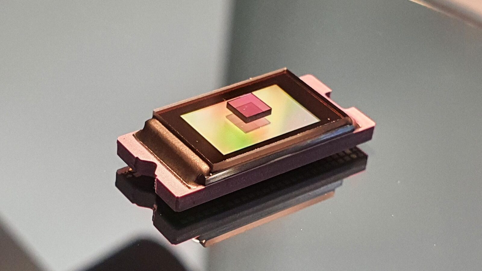 High-purity diamond wafer used in quantum memory technology for advanced data storage